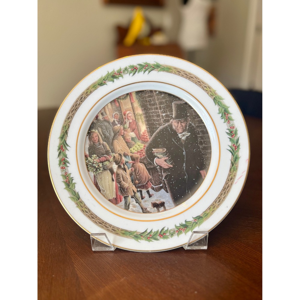 Dept 56 Christmas Classic Scrooge Humbug Plate I Roberto Innocenti 10.5 Inch